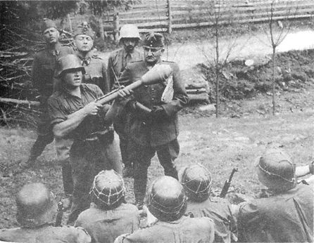 Иллюстрация к книге — 100 дней в кровавом аду. Будапешт - "дунайский Сталинград"? [i_069.jpg]