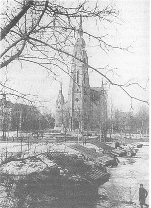 Иллюстрация к книге — 100 дней в кровавом аду. Будапешт - &quot;дунайский Сталинград&quot;? [i_076.jpg]