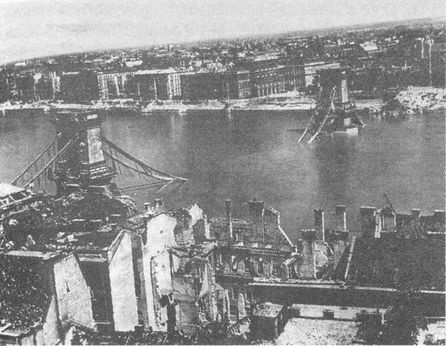 Иллюстрация к книге — 100 дней в кровавом аду. Будапешт - &quot;дунайский Сталинград&quot;? [i_088.jpg]