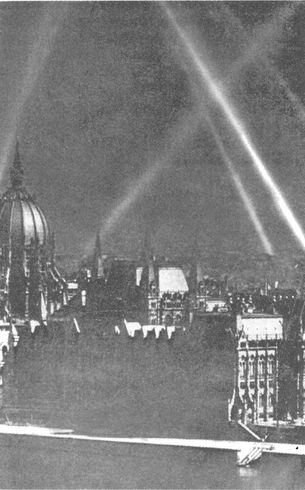 Иллюстрация к книге — 100 дней в кровавом аду. Будапешт - "дунайский Сталинград"? [i_099.jpg]