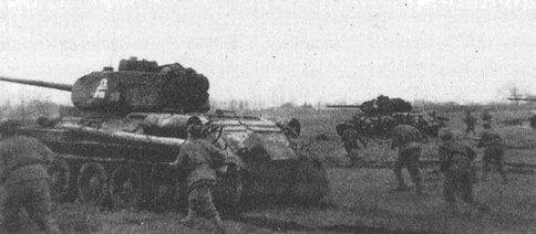 Иллюстрация к книге — Последнее наступление Гитлера. Разгром танковой элиты Рейха [i_060.jpg]