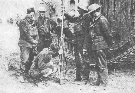 Иллюстрация к книге — &quot;Фаустники&quot; в бою [i_009.jpg]