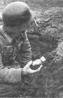 Иллюстрация к книге — &quot;Фаустники&quot; в бою [i_018.jpg]