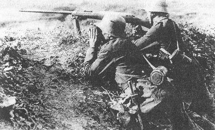 Иллюстрация к книге — &quot;Фаустники&quot; в бою [i_022.jpg]