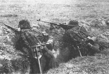 Иллюстрация к книге — &quot;Фаустники&quot; в бою [i_030.jpg]