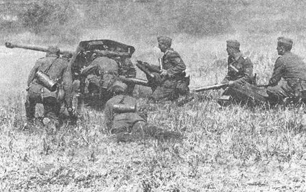 Иллюстрация к книге — &quot;Фаустники&quot; в бою [i_073.jpg]