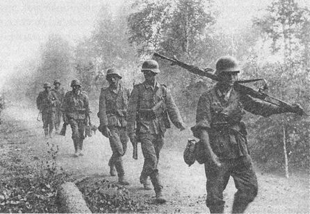 Иллюстрация к книге — "Фаустники" в бою [i_077.jpg]