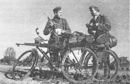 Иллюстрация к книге — &quot;Фаустники&quot; в бою [i_078.jpg]