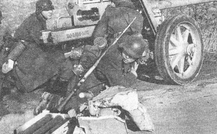 Иллюстрация к книге — &quot;Фаустники&quot; в бою [i_084.jpg]