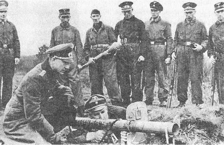 Иллюстрация к книге — &quot;Фаустники&quot; в бою [i_092.jpg]