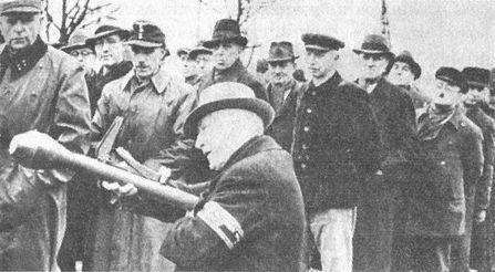 Иллюстрация к книге — &quot;Фаустники&quot; в бою [i_094.jpg]