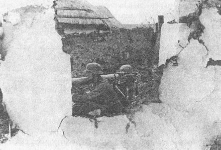 Иллюстрация к книге — &quot;Фаустники&quot; в бою [i_095.jpg]