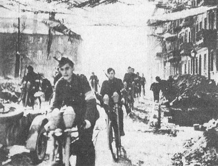 Иллюстрация к книге — &quot;Фаустники&quot; в бою [i_105.jpg]