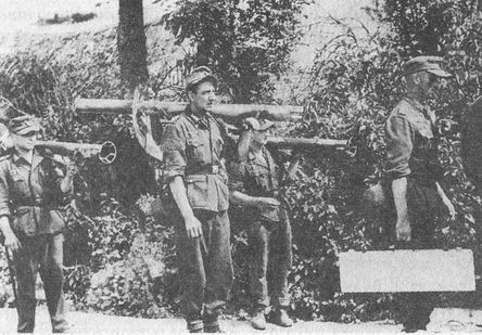 Иллюстрация к книге — &quot;Фаустники&quot; в бою [i_110.jpg]