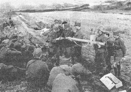 Иллюстрация к книге — &quot;Фаустники&quot; в бою [i_115.jpg]