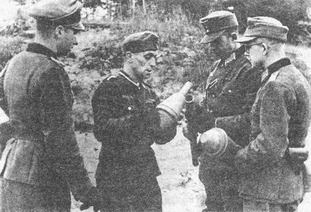 Иллюстрация к книге — &quot;Фаустники&quot; в бою [i_116.jpg]