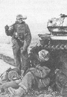 Иллюстрация к книге — &quot;Фаустники&quot; в бою [i_126.jpg]