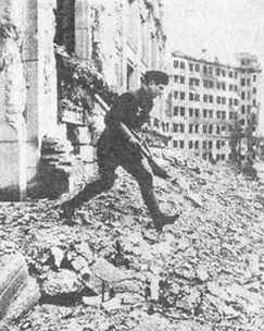 Иллюстрация к книге — &quot;Фаустники&quot; в бою [i_128.jpg]