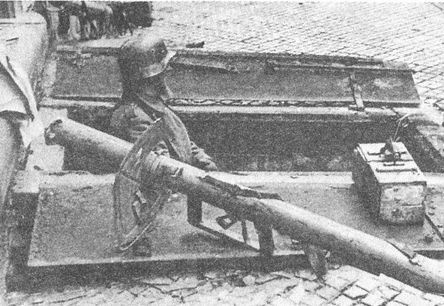 Иллюстрация к книге — &quot;Фаустники&quot; в бою [i_134.jpg]