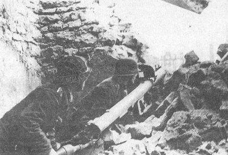 Иллюстрация к книге — &quot;Фаустники&quot; в бою [i_142.jpg]