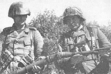 Иллюстрация к книге — &quot;Фаустники&quot; в бою [i_149.jpg]