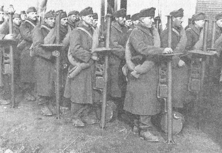 Иллюстрация к книге — &quot;Фаустники&quot; в бою [i_153.jpg]