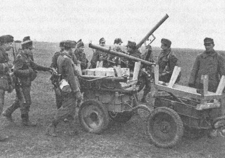 Иллюстрация к книге — &quot;Фаустники&quot; в бою [i_156.jpg]