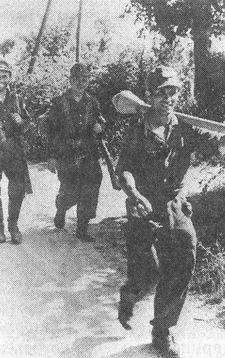 Иллюстрация к книге — &quot;Фаустники&quot; в бою [i_159.jpg]