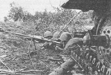 Иллюстрация к книге — &quot;Фаустники&quot; в бою [i_162.jpg]