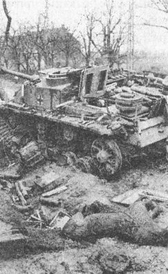 Иллюстрация к книге — &quot;Фаустники&quot; в бою [i_163.jpg]