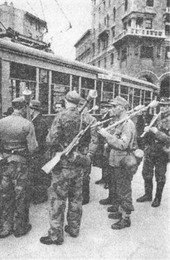 Иллюстрация к книге — &quot;Фаустники&quot; в бою [i_165.jpg]