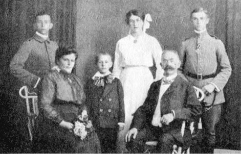 Иллюстрация к книге — Война кланов. "Черный фронт" против НСДАП [i_001.jpg]