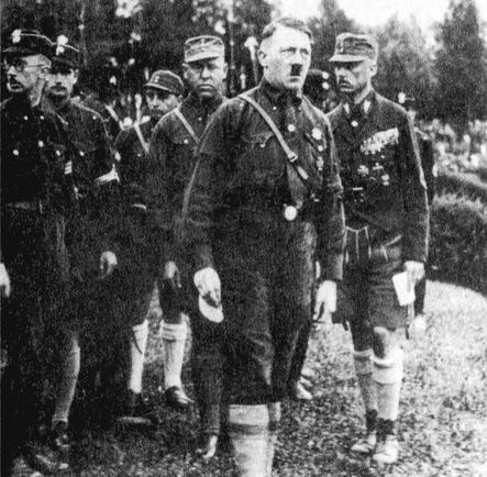 Иллюстрация к книге — Война кланов. "Черный фронт" против НСДАП [i_034.jpg]