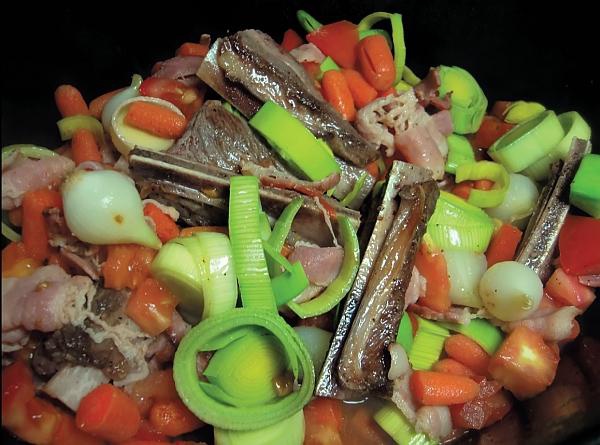 Иллюстрация к книге — Блюда в глиняных горшочках [i_006.jpg]