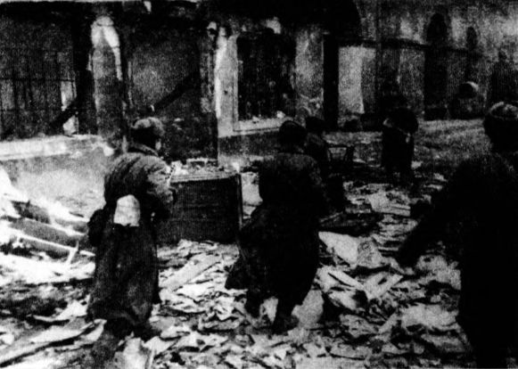 Иллюстрация к книге — Осада Будапешта. 100 дней Второй мировой войны [i_077.jpg]