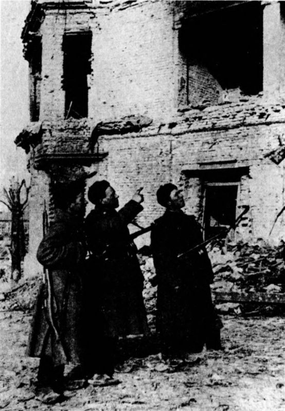 Иллюстрация к книге — Осада Будапешта. 100 дней Второй мировой войны [i_086.jpg]