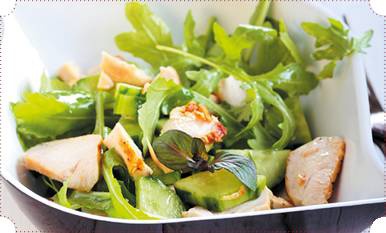 Иллюстрация к книге — Холодные и теплые салаты. Мясные, рыбные, овощные, корейские, постные + 50 салатных заправок [i_027.jpg]