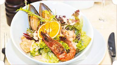 Иллюстрация к книге — Холодные и теплые салаты. Мясные, рыбные, овощные, корейские, постные + 50 салатных заправок [i_046.jpg]