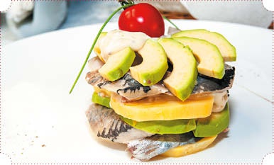 Иллюстрация к книге — Холодные и теплые салаты. Мясные, рыбные, овощные, корейские, постные + 50 салатных заправок [i_057.jpg]