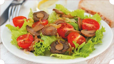 Иллюстрация к книге — Холодные и теплые салаты. Мясные, рыбные, овощные, корейские, постные + 50 салатных заправок [i_069.jpg]