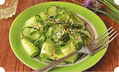 Иллюстрация к книге — Холодные и теплые салаты. Мясные, рыбные, овощные, корейские, постные + 50 салатных заправок [i_092.jpg]