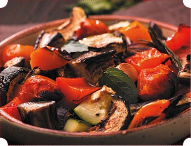 Иллюстрация к книге — Холодные и теплые салаты. Мясные, рыбные, овощные, корейские, постные + 50 салатных заправок [i_098.jpg]