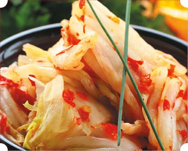 Иллюстрация к книге — Холодные и теплые салаты. Мясные, рыбные, овощные, корейские, постные + 50 салатных заправок [i_111.jpg]