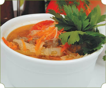 Иллюстрация к книге — Аппетитное жаркое, гуляш, кулеш, солянки, плов, рагу и другие блюда в горшочках [i_019.jpg]