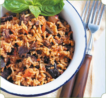 Иллюстрация к книге — Аппетитное жаркое, гуляш, кулеш, солянки, плов, рагу и другие блюда в горшочках [i_096.jpg]