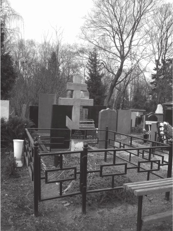 Иллюстрация к книге — История московских кладбищ. Под кровом вечной тишины [i_021.jpg]