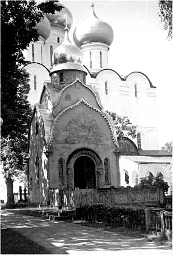 Иллюстрация к книге — Мистика московских кладбищ [i_026.jpg]