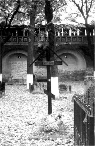 Иллюстрация к книге — Мистика московских кладбищ [i_044.jpg]