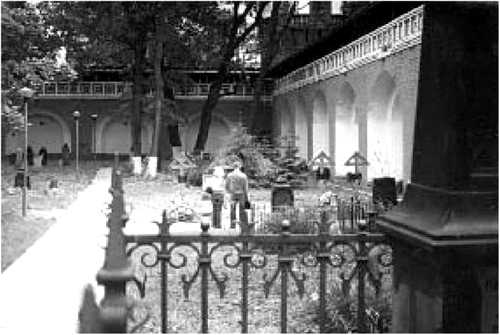 Иллюстрация к книге — Мистика московских кладбищ [i_045.jpg]