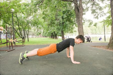 Иллюстрация к книге — Идеальная осанка [i_102.jpg]